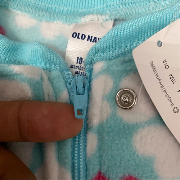 Baby Girl Footed Sleeper with Zip; Old Navy; 18-24 Months - Picture 5 of 7